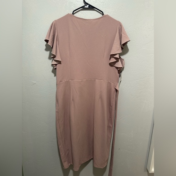 Elegant V-Neck Midi Dress in Soft Pink - Picture 11 of 14